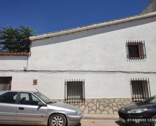 Exterior view of Single-family semi-detached for sale in El Pedernoso  