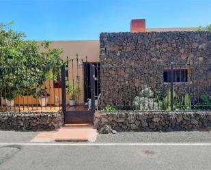 Vista exterior de Casa o xalet en venda en La Oliva amb Terrassa