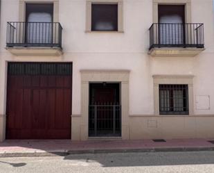 Vista exterior de Casa adosada en venda en Sabiote amb Aire condicionat, Terrassa i Balcó