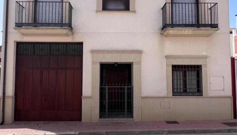 Casa adosada en venta en Calle B, 60, Sabiote, Jaén - imagen 1 Foto 1 de Casa adosada en venta en Calle B, 60, Sabiote, Jaén