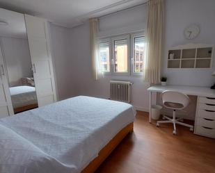 Dormitori de Finca rústica per a compartir en Oviedo  amb Terrassa