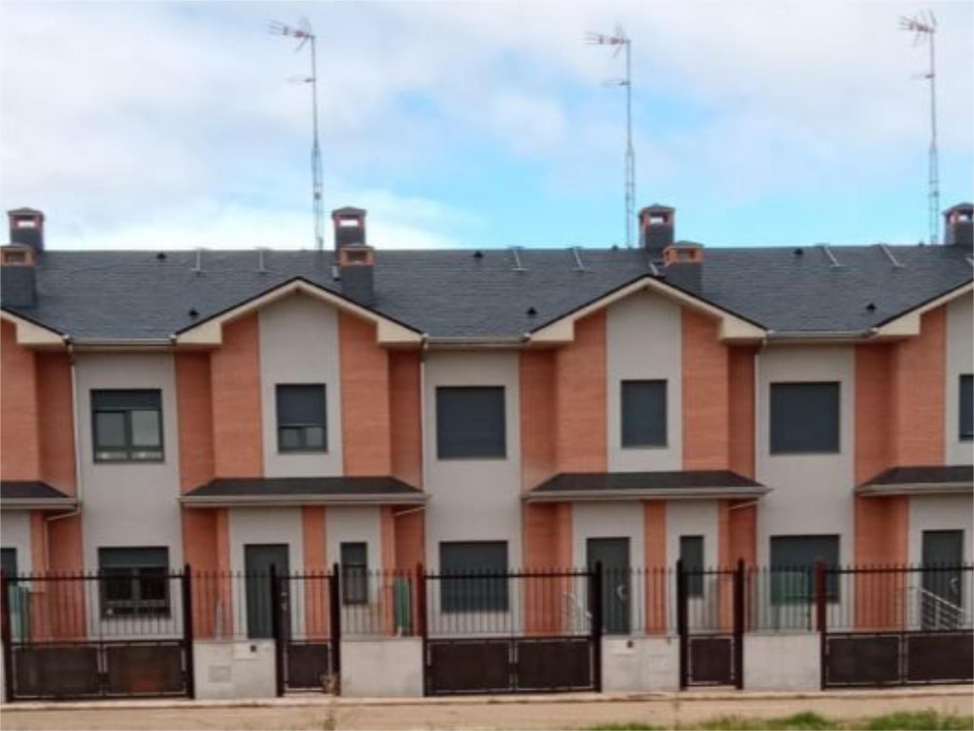 Exterior view of Single-family semi-detached for sale in Benavente