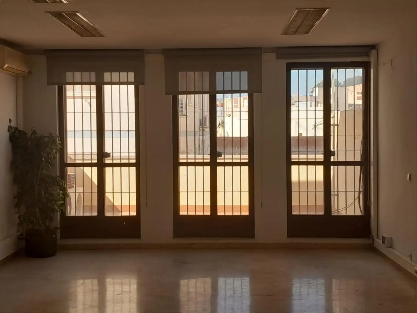 Oficina en venta en Calle Magistral Domínguez, 11, Plaza de Toros - Santa Rita Oficina en venta en Almería