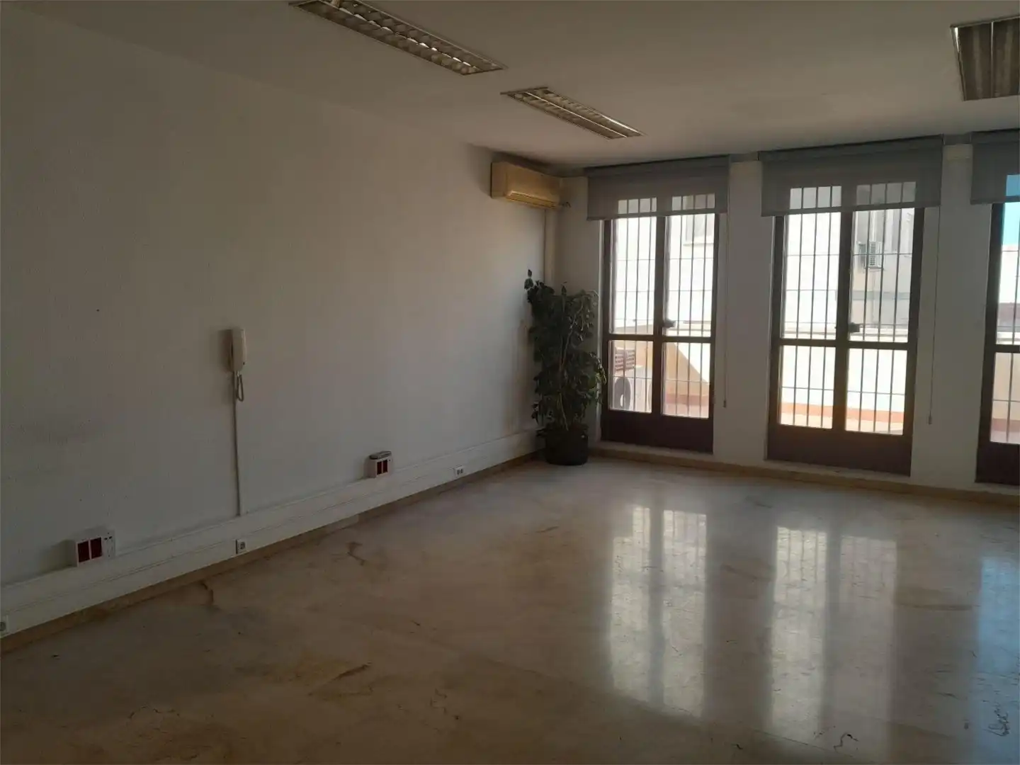 Oficina en venta en Calle Magistral Domínguez, 11, Plaza de Toros - Santa Rita Oficina en venta en Almería