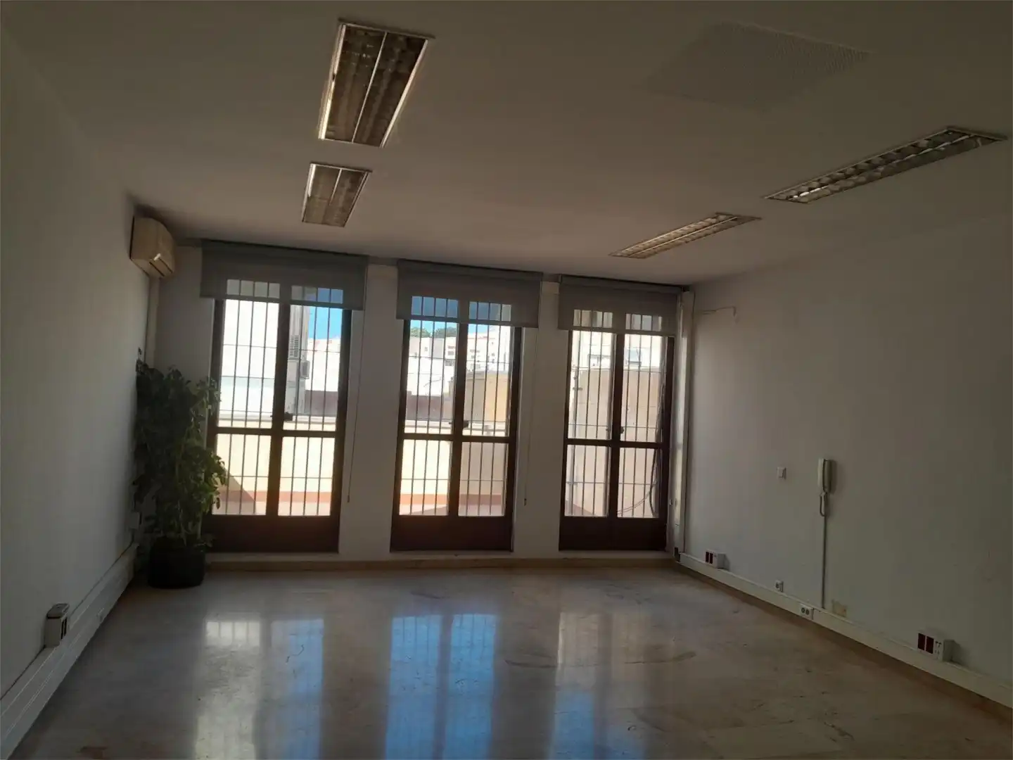 Oficina en venta en Calle Magistral Domínguez, 11, Plaza de Toros - Santa Rita Oficina en venta en Almería