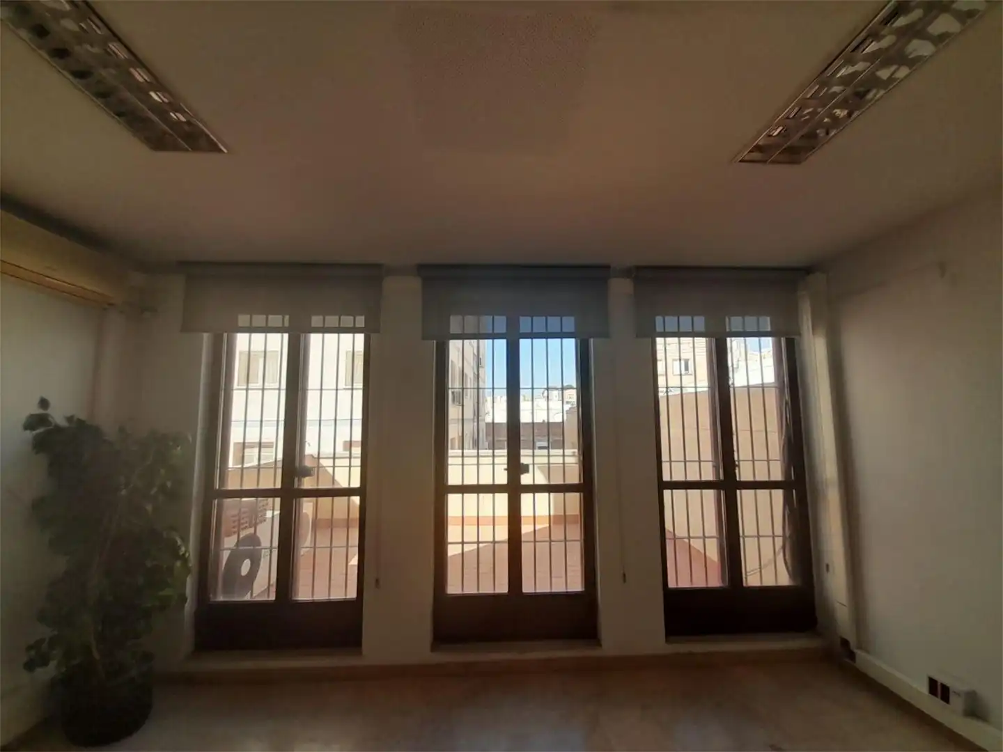 Oficina en venta en Calle Magistral Domínguez, 11, Plaza de Toros - Santa Rita Oficina en venta en Almería