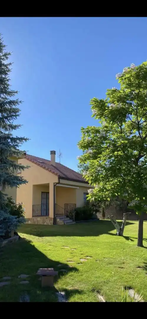 Casa o chalet en venta en Avenida las Jarillas, 24, Zarzuela del Monte Vista exterior de Casa o chalet en venta en Zarzuela del Monte con Calefacción, Jardín privado y Terraza