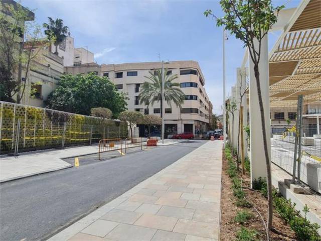 Local comercial en Alquiler en Calle Emilio Rico, 12 en Plaza de Toros - Avenida Chapí - Trinquete