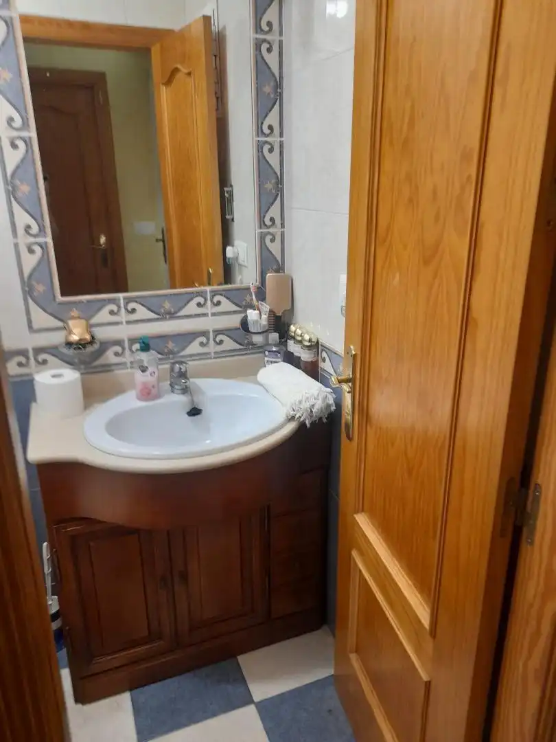 Bany de Casa adosada en venda en Alcalá de Guadaira amb Aire condicionat, Calefacció i Jardí privat