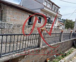 Vista exterior de Casa adosada en venda en O Pereiro de Aguiar  amb Terrassa, Moblat i Balcó