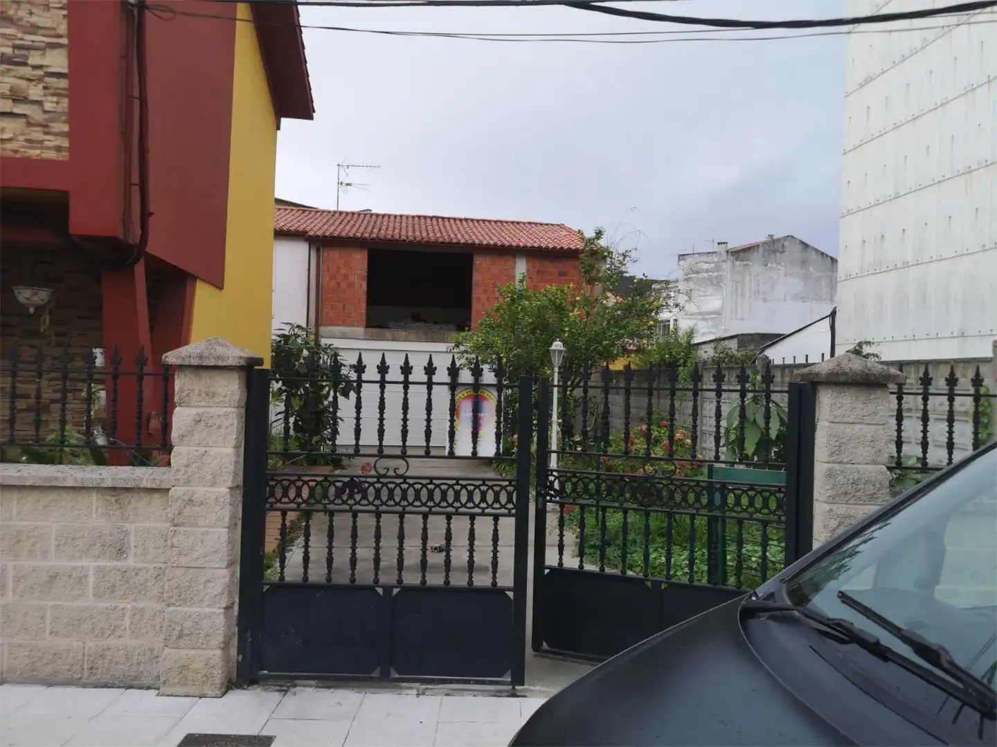 Vista exterior de Casa adosada en venda en Cedeira amb Calefacció, Jardí privat i Terrassa