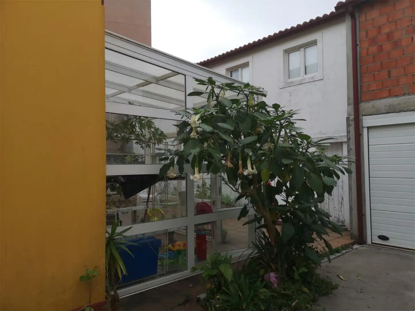 Vista exterior de Casa adosada en venda en Cedeira amb Calefacció, Jardí privat i Terrassa