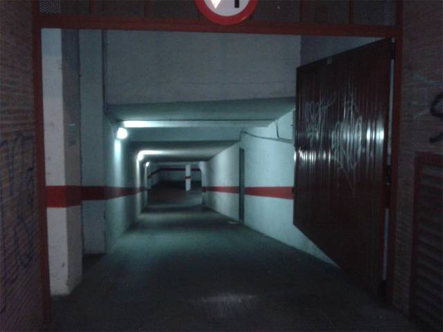 Garaje en Alquiler en Calle Manuel Saldaña, 34 en Maria Auxiliadora - Barriada de Llera