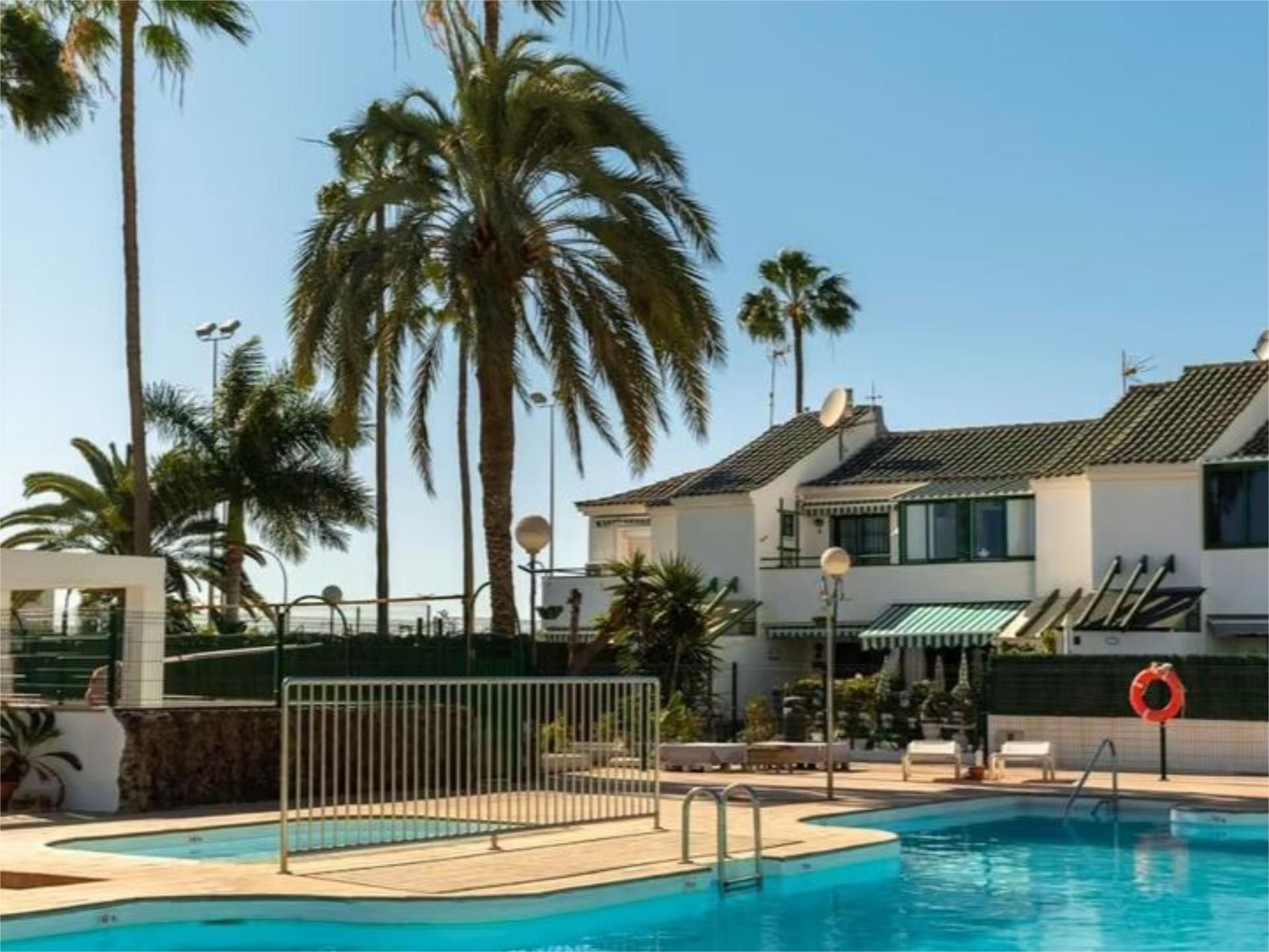 Exterior view of Duplex for sale in San Bartolomé de Tirajana  with Air Conditioner, Terrace and Swimming Pool