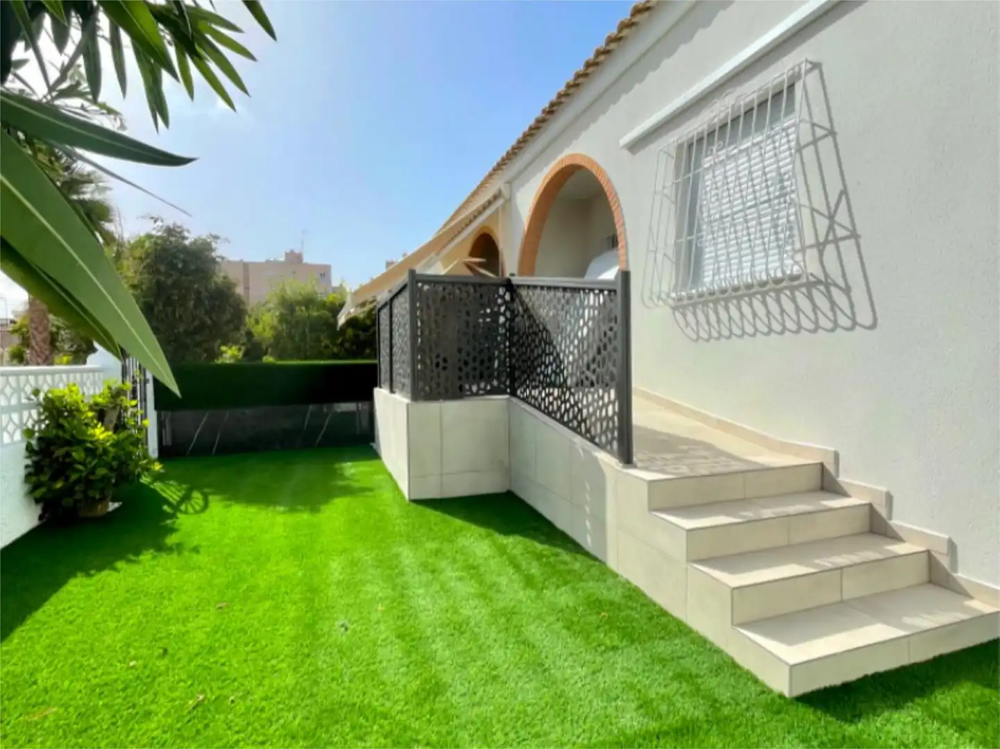Casa o chalet en venta en Calle 9, 84, Nueva Torrevieja Vista exterior de Casa o chalet en venta en Torrevieja con Aire acondicionado, Calefacción y Jardín privado
