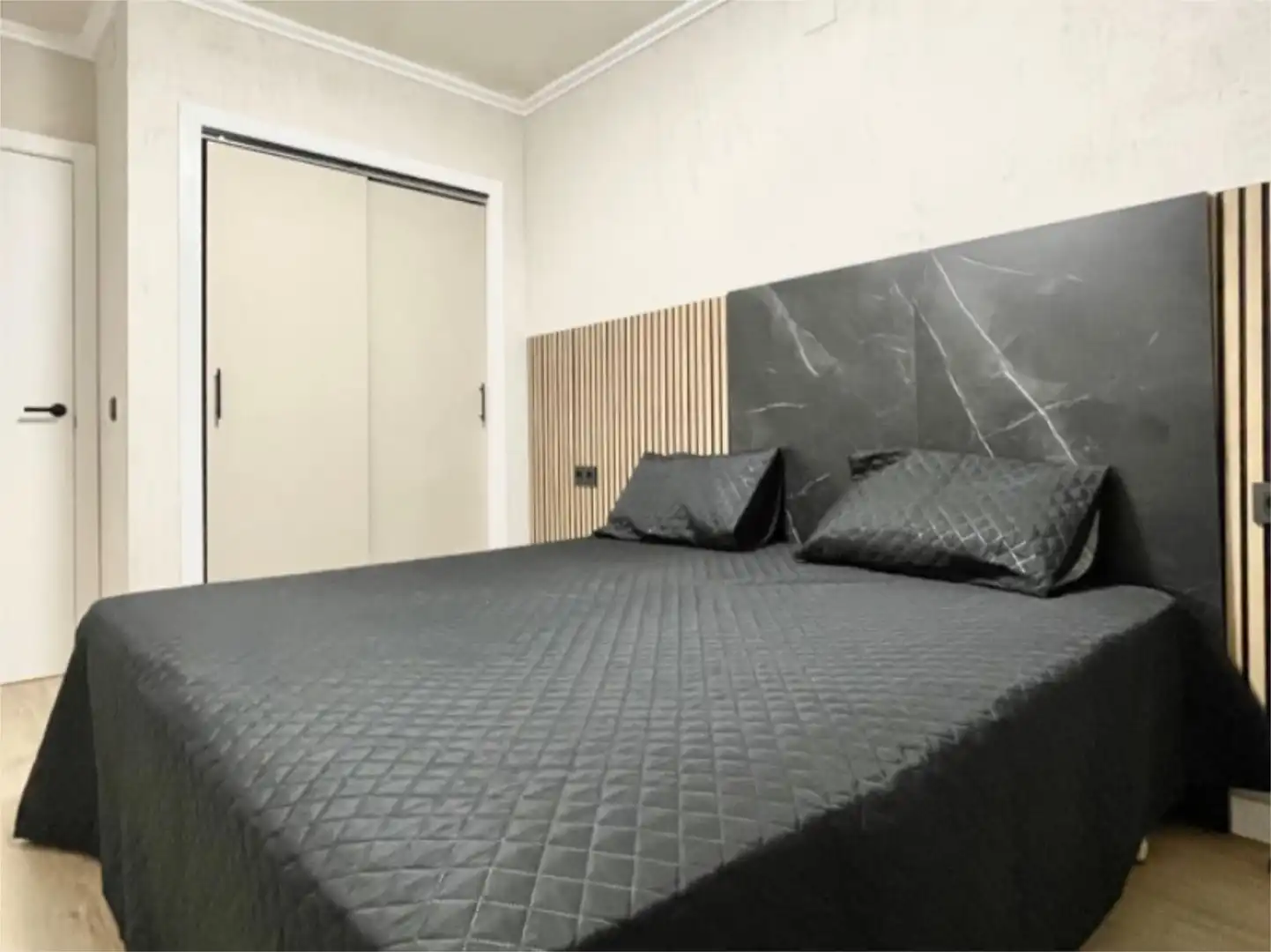 Casa o chalet en venta en Calle 9, 84, Nueva Torrevieja Habitación de Casa o chalet en venta en Torrevieja con Aire acondicionado, Calefacción y Jardín privado