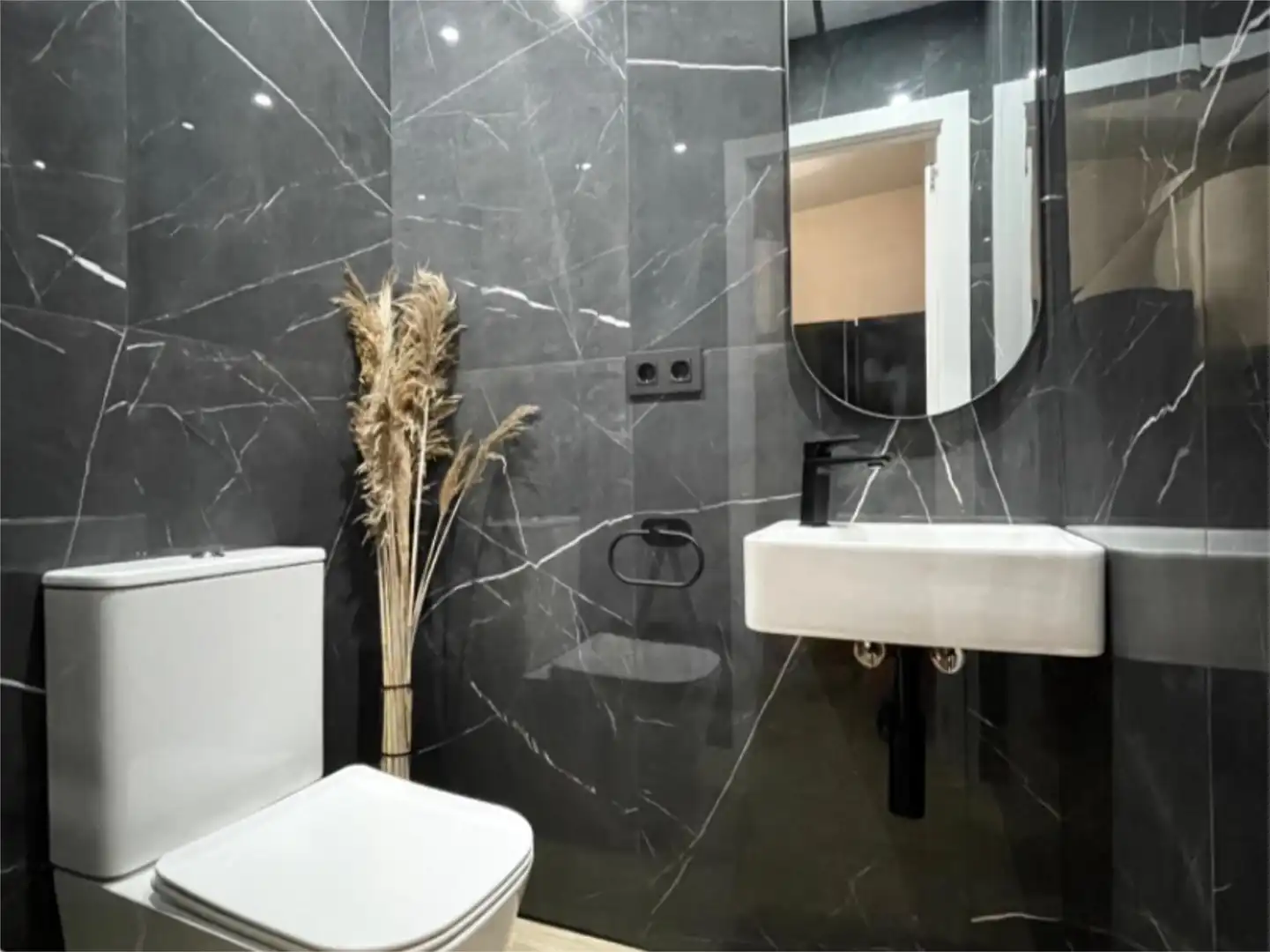 Casa o chalet en venta en Calle 9, 84, Nueva Torrevieja Baño de Casa o chalet en venta en Torrevieja con Aire acondicionado, Calefacción y Jardín privado