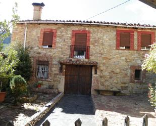 Vista exterior de Casa o xalet en venda en Valdepiélago amb Terrassa i Balcó