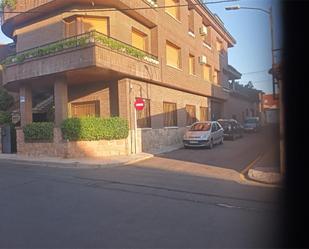 Vista exterior de Casa o xalet en venda en Fuensalida amb Terrassa, Piscina i Balcó