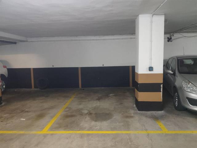 Garaje en Alquiler en Martin Etxeberria Kalea, 4 en Erialdea / Centro