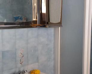 Bathroom of Single-family semi-detached for sale in Viso del Marqués  with Air Conditioner