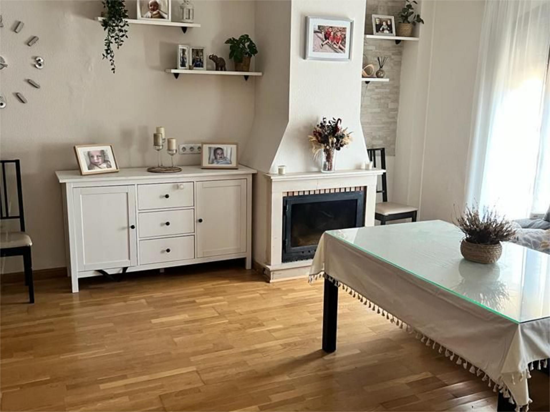 Living room of Flat for sale in Fuenteheridos  with Air Conditioner, Heating and Parquet flooring