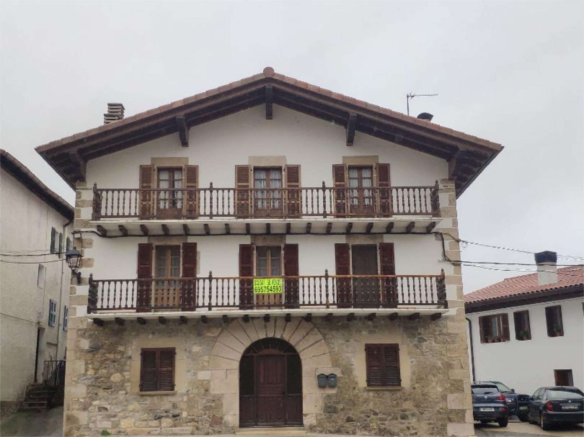 Vista exterior de Casa o xalet en venda en Eratsun amb Calefacció, Moblat i Balcó
