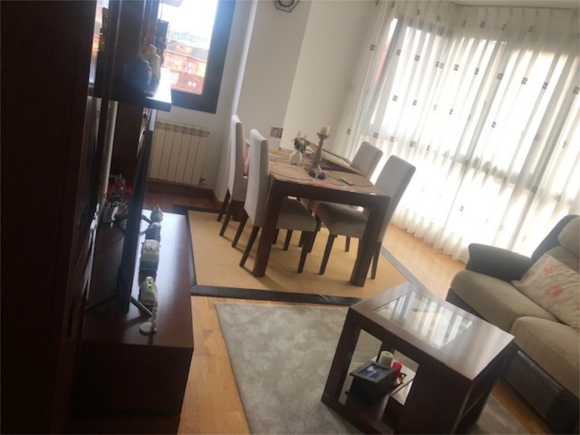 Menjador de Dúplex en venda en Avilés amb Calefacció, Traster i Aparcament comunitari