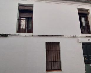 Vista exterior de Casa adosada en venda en Llerena amb Terrassa i Balcó