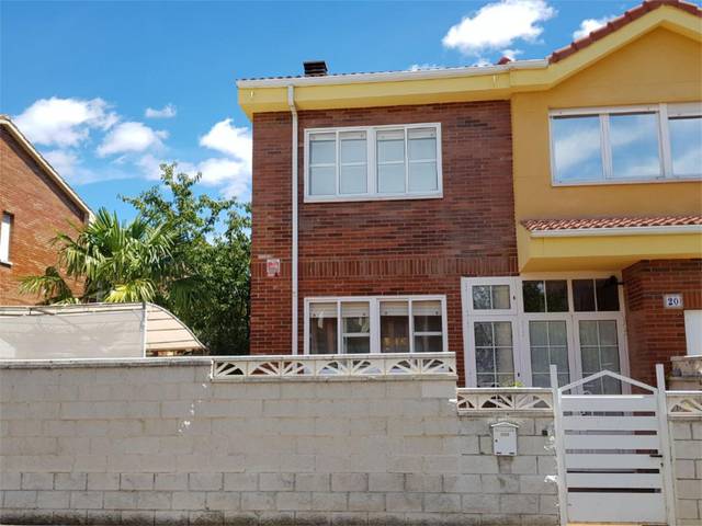 Casa adosada en venta en calle r.argentina,  de vi
