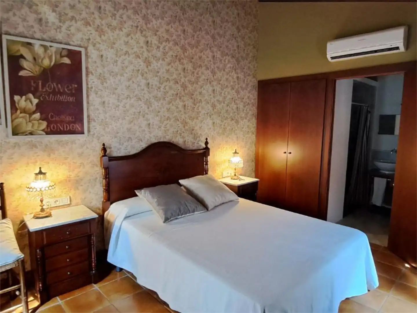 Casa o xalet en venda a Carrer Comtes D'empúries, 9, Castelló d'Empúries Dormitori de Casa o xalet en venda en Castelló d'Empúries amb Aire condicionat, Terrassa i Balcó