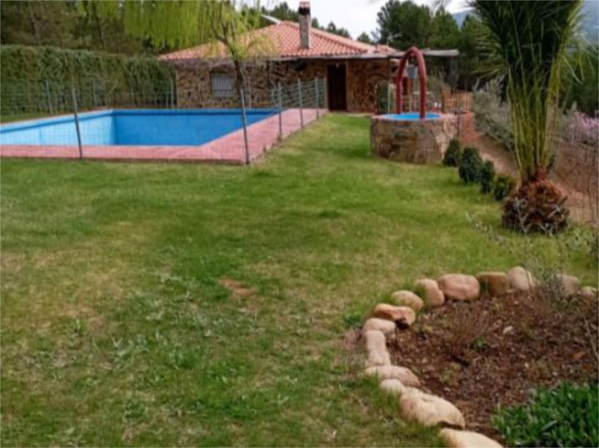 Swimming pool of House or chalet for sale in Caminomorisco