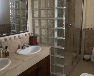 Bathroom of House or chalet for sale in Zahara de los Atunes  with Air Conditioner, Terrace and Balcony