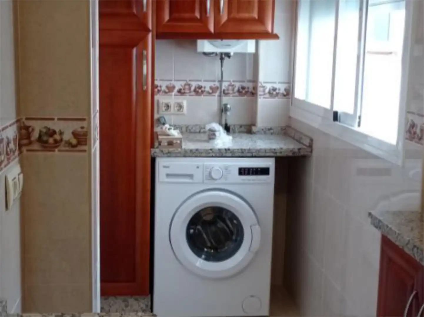 Pis de lloguer a Calle Santa Rosa, 16, Santa Rosa - Valdeolleros Cuina de Pis de lloguer en Córdoba amb Aire condicionat, Terrassa i Moblat