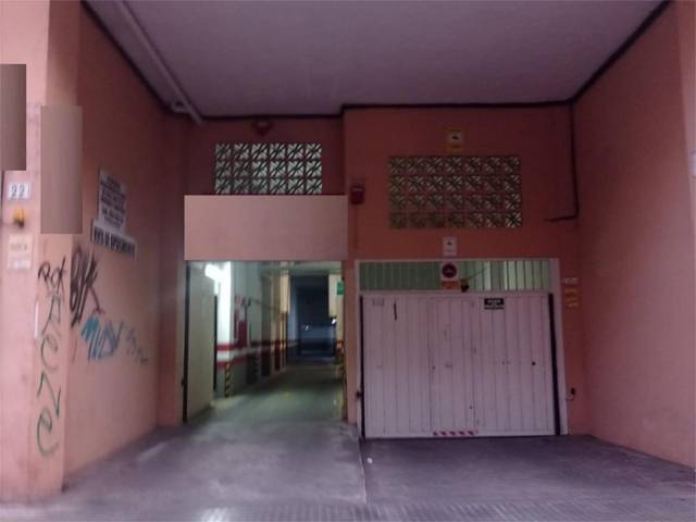 Garaje en Alquiler en Alameda de Capuchinos, 43 en El Molinillo - Capuchinos