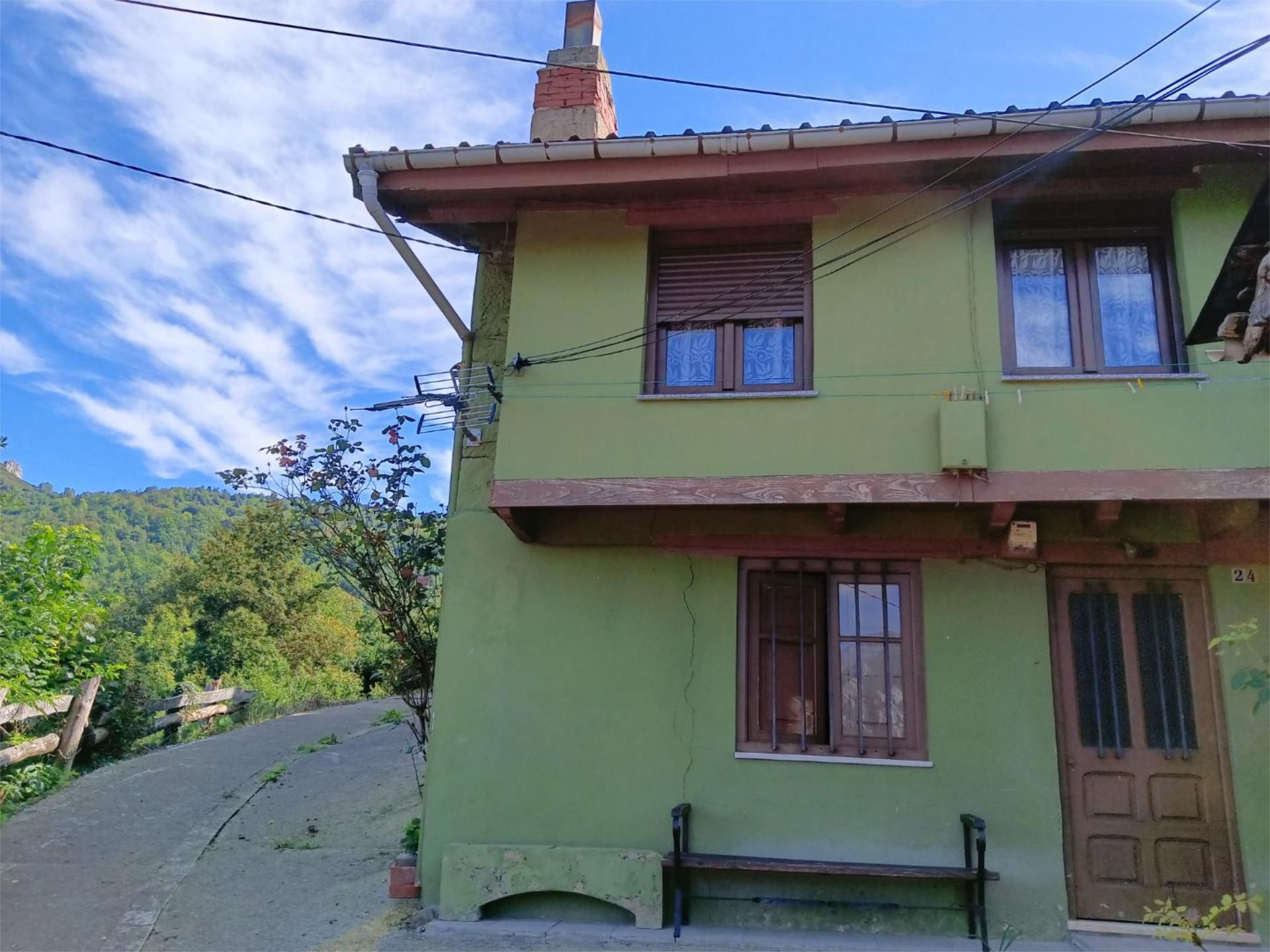 Vista exterior de Casa adosada en venda en Caso amb Moblat