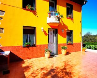 Vista exterior de Casa o xalet en venda en San Martín del Rey Aurelio amb Terrassa i Balcó