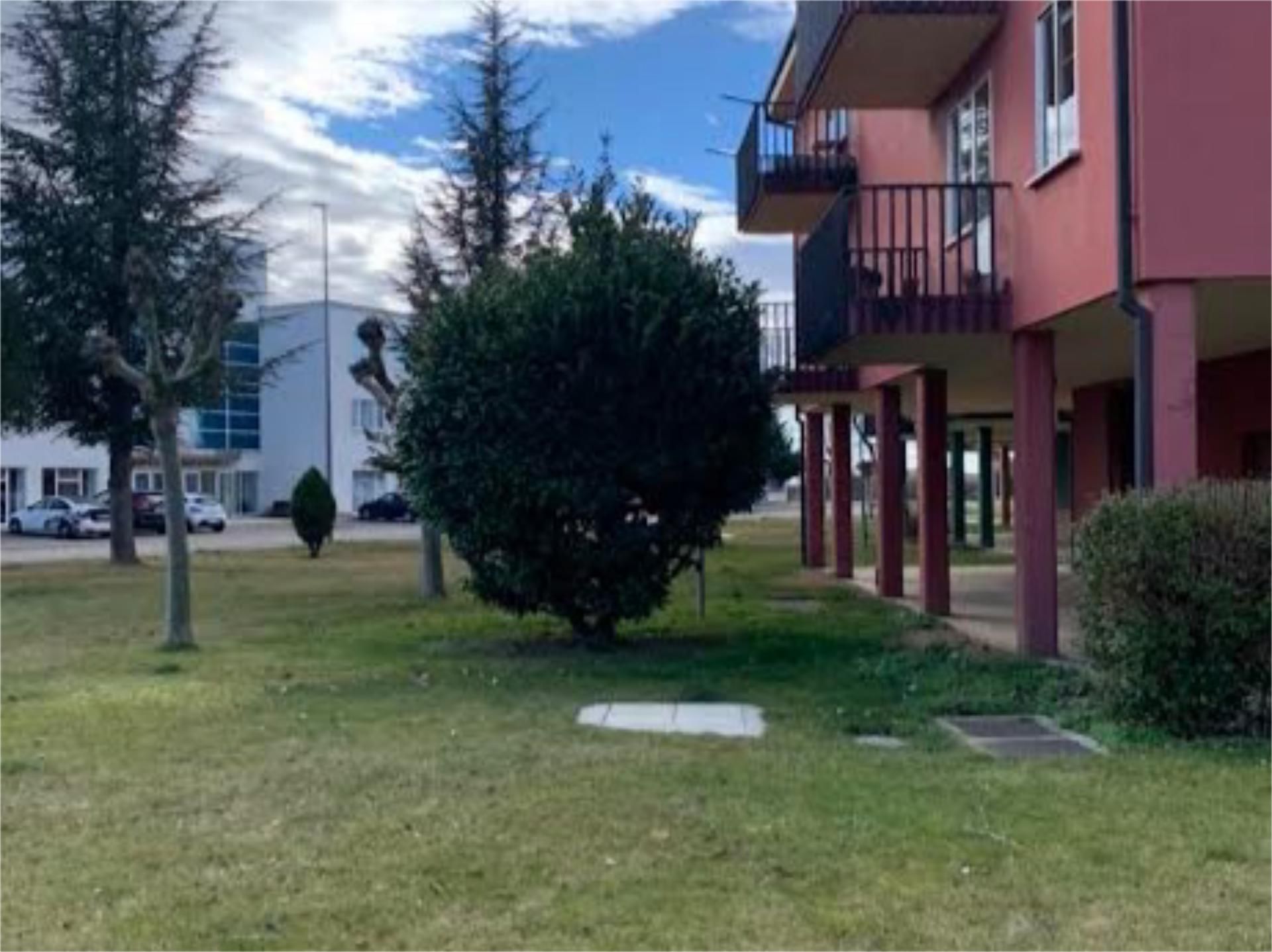 Exterior view of Flat for sale in Mansilla de las Mulas  with Heating, Private garden and Parquet flooring
