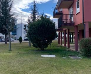 Exterior view of Flat for sale in Mansilla de las Mulas  with Heating, Private garden and Parquet flooring