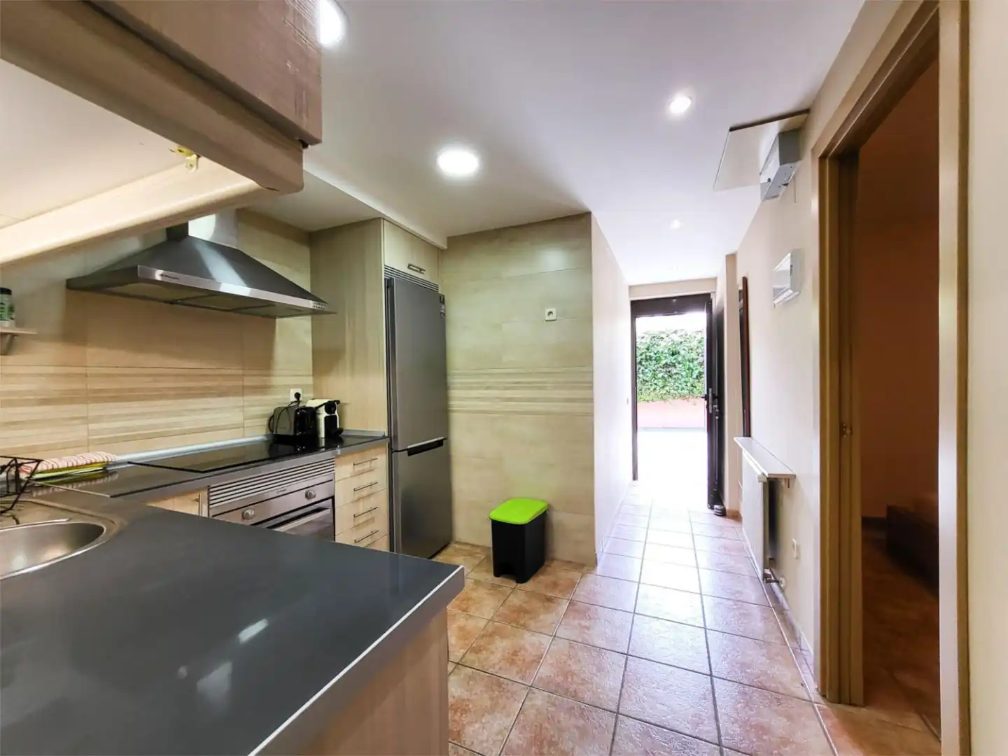 Flat for rent in Calle de Santillana del Mar, 6, Casco Antiguo Kitchen of Flat for rent in Boadilla del Monte with Air Conditioner, Heating and Private garden