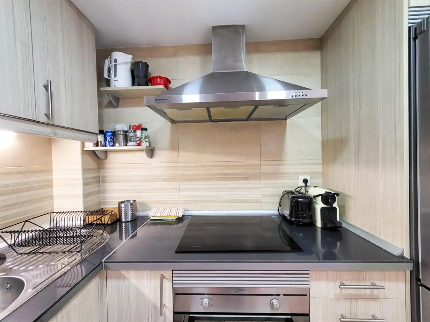 Flat for rent in Calle de Santillana del Mar, 6, Casco Antiguo Kitchen of Flat for rent in Boadilla del Monte with Air Conditioner, Heating and Private garden