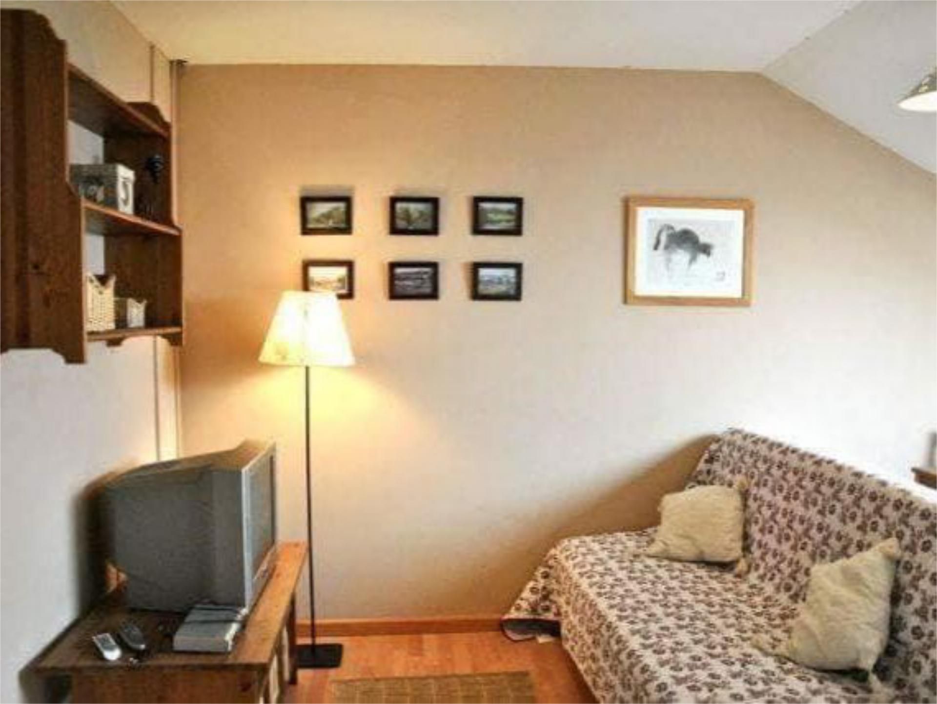 Habitación de Apartamento en venta en Puebla de Lillo con Calefacción, Parquet y Amueblado