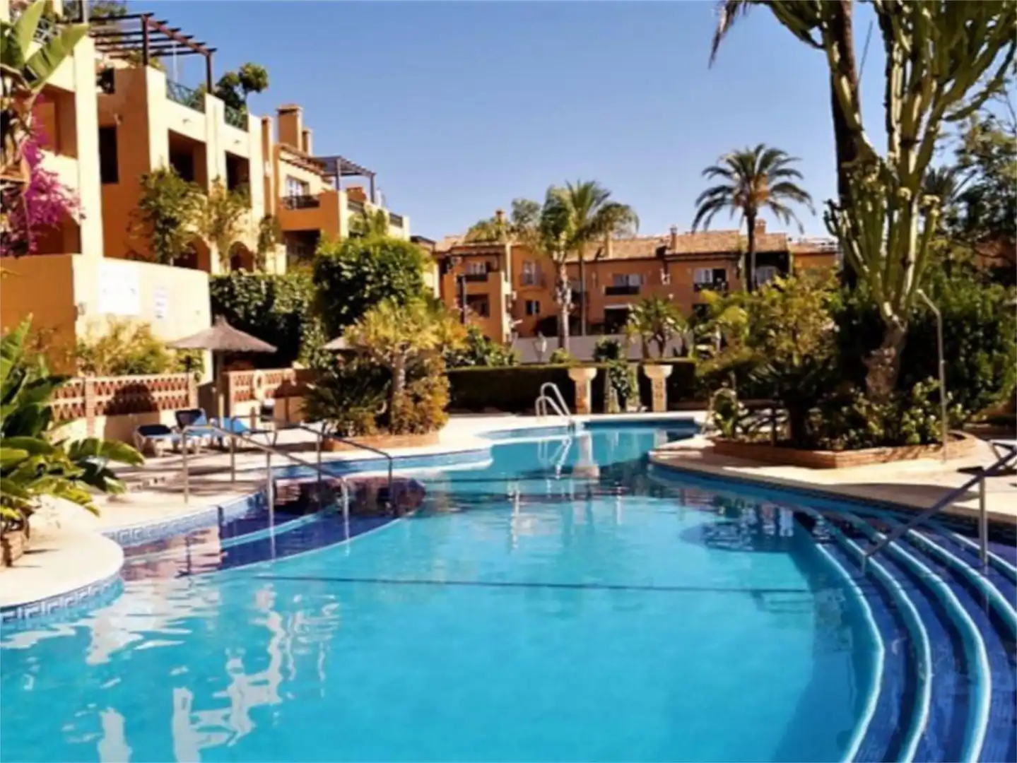 Apartament en venda a Urbanización Riviera del Sol IV, 24, Riviera del Sol Vista exterior de Apartament en venda en Mijas amb Aire condicionat, Calefacció i Jardí privat