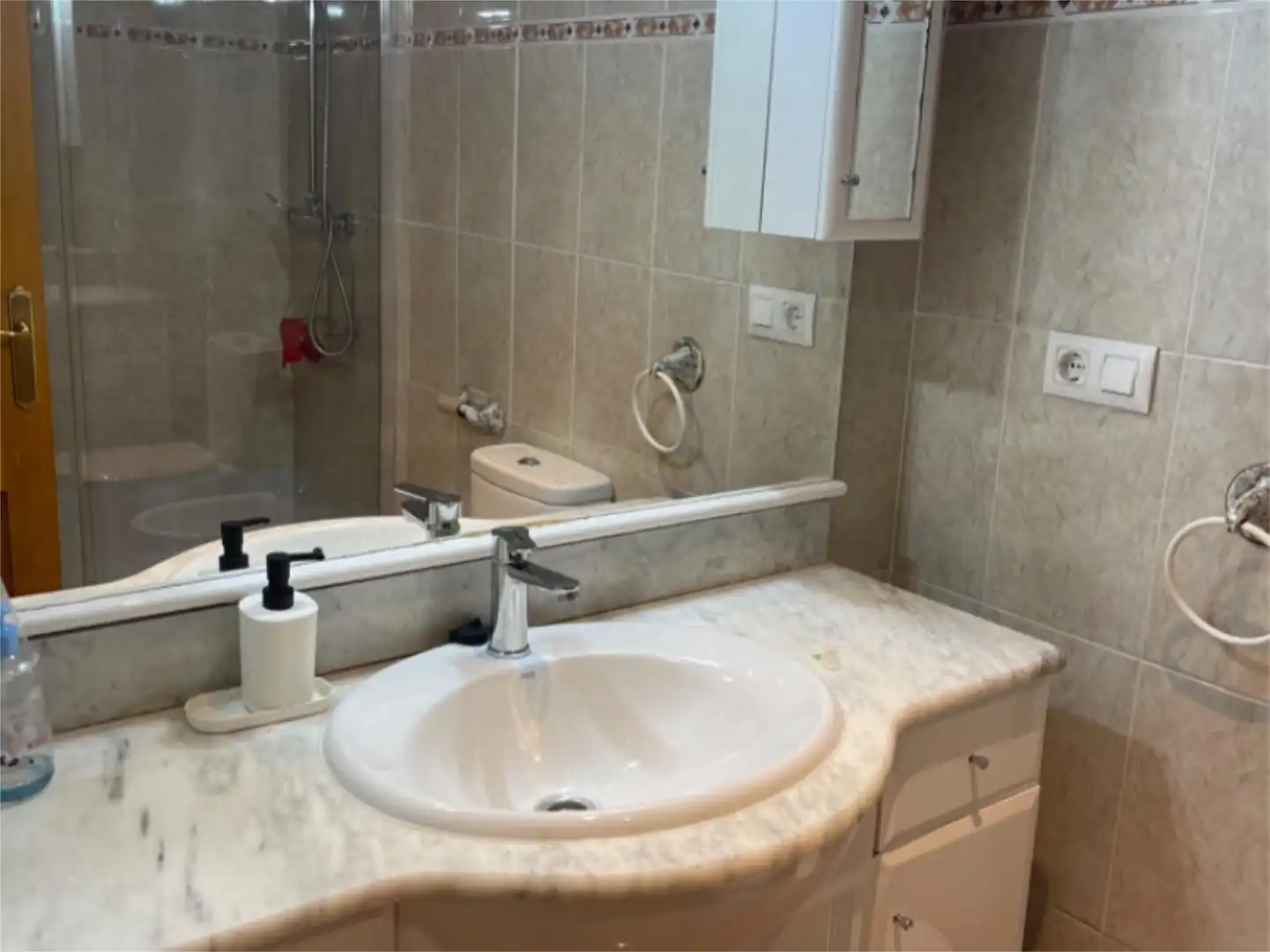 Baño de Piso para compartir en Badia del Vallès con Amueblado