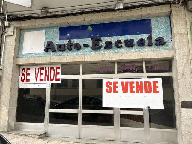 Local comercial en Venta en Rúa Chantada, 13 en Recatelo - O Carme