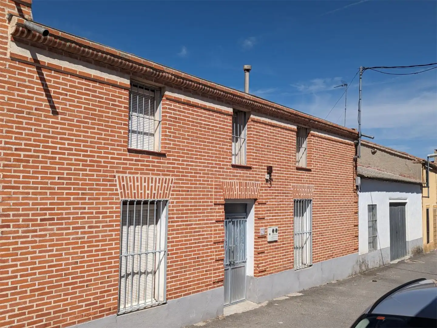 Casa adosada en venda a Calle Don Rufino Arrimadas, 17, Salmoral Vista exterior de Casa adosada en venda en Salmoral