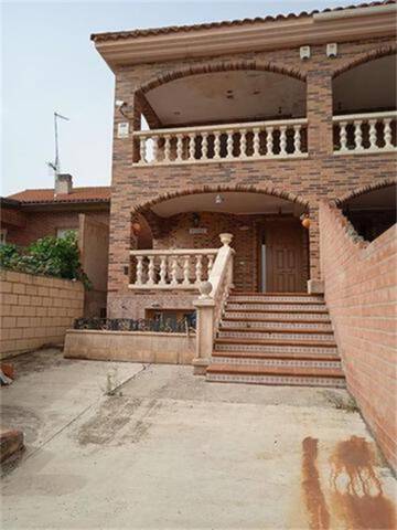 Casa adosada en alquiler en entrena. la rioja de e
