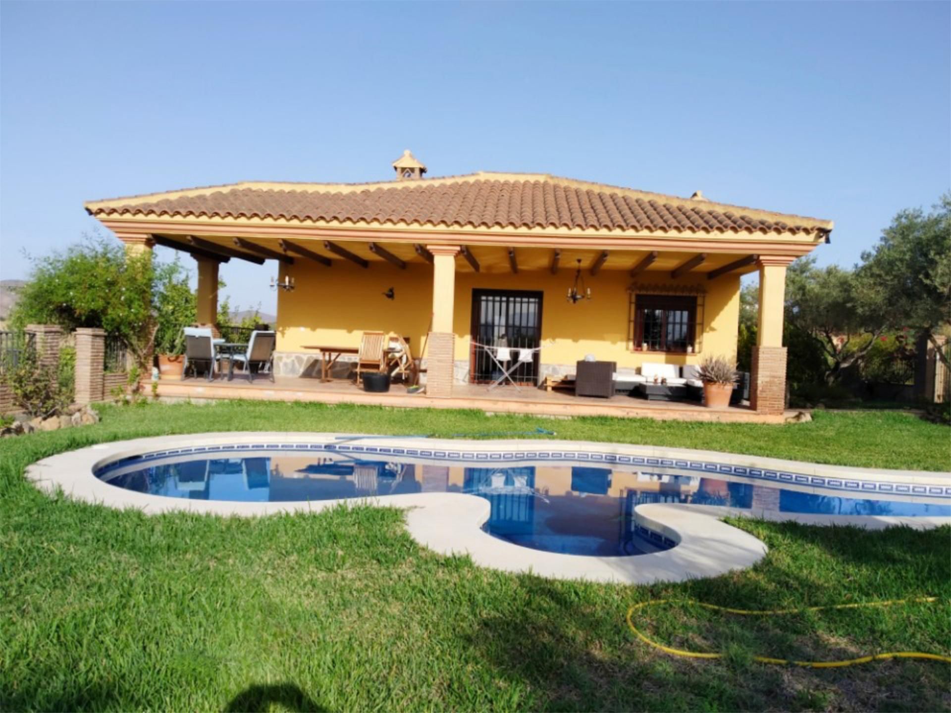 Jardí de Casa o xalet en venda en Alhaurín El Grande amb Aire condicionat, Terrassa i Piscina