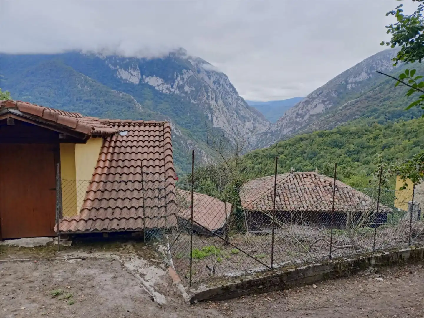 Piso en venta en Lugar Bustiello, Proaza Vista exterior de Piso en venta en Proaza con Jardín privado