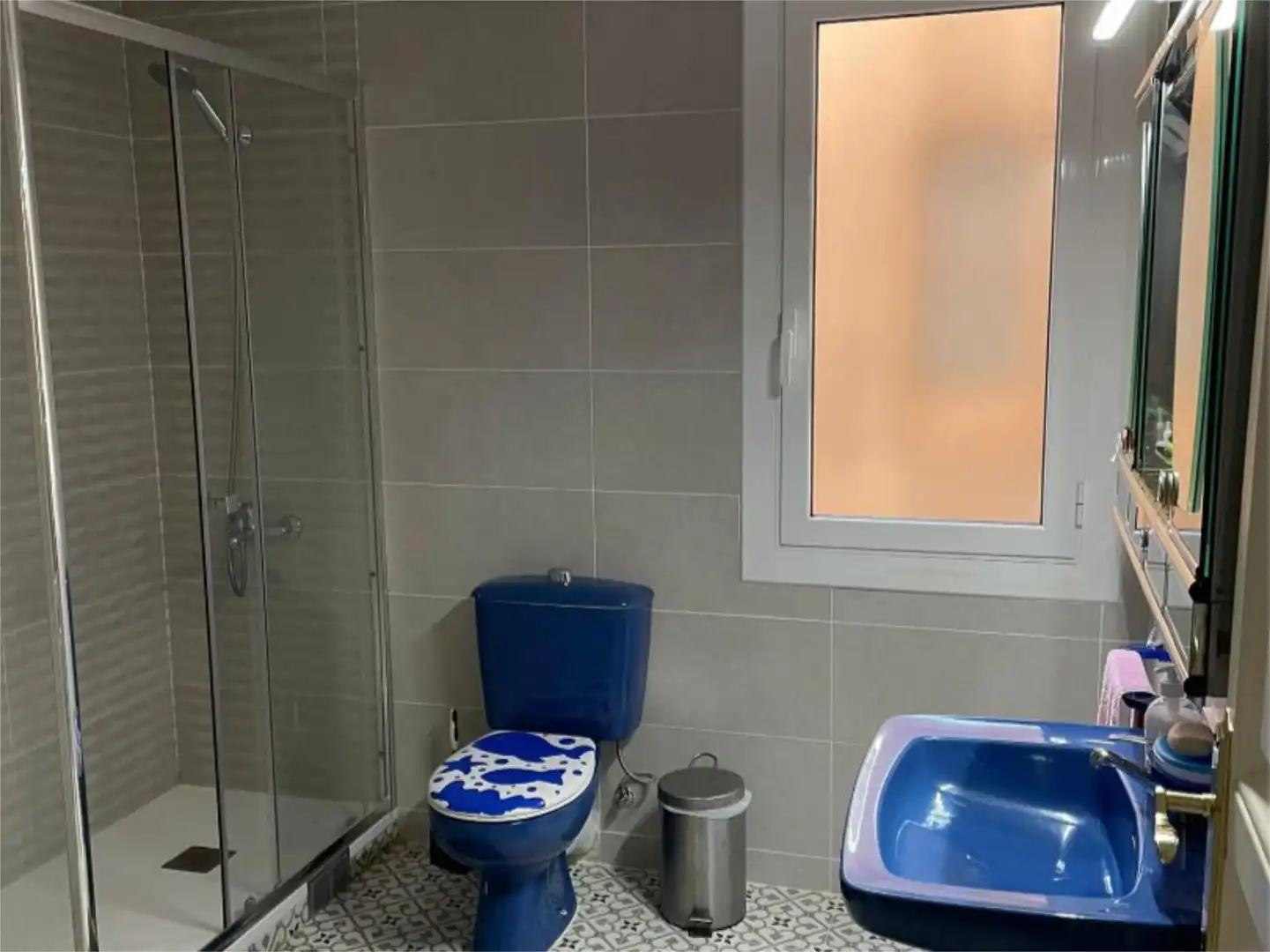 Habitació a Ronda de Sant Pau, 4, El Raval Bany de Pis per a compartir en Barcelona amb Aire condicionat, Calefacció i Moblat